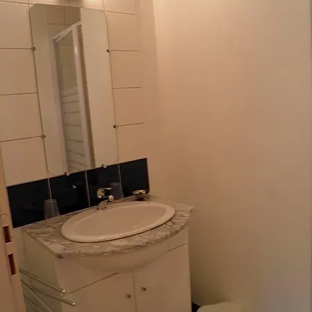 Des Pyrenees Hotel 3*
